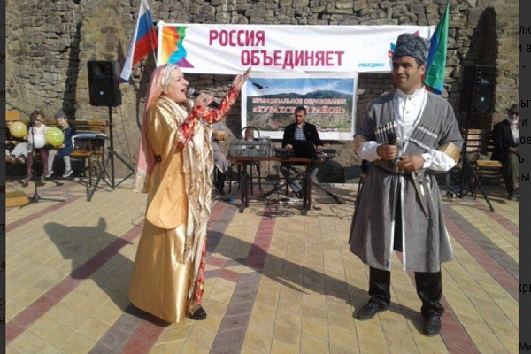 4 ноября вся страна празднует День народного единства. Во всех культурно-досуговых учреждениях 52 муниципалитетов республики проходят праздничные мероприятия.