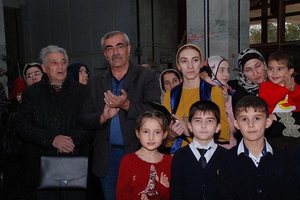 В Махачкале открылась персональная выставка художника-примитивиста Шапи Рабаданова