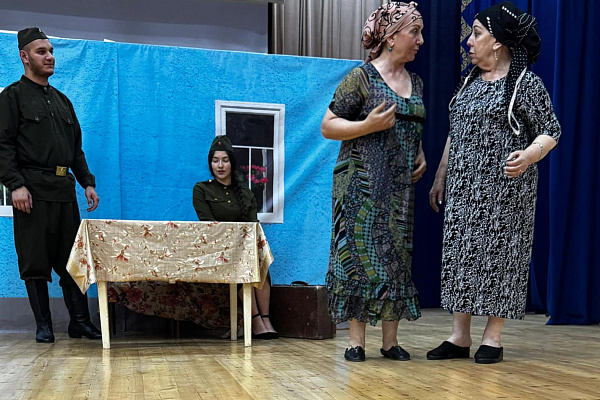 Народный театр села Эндирей (Хасавюртовский район) выступил на сцене местного Центра традиционной культуры