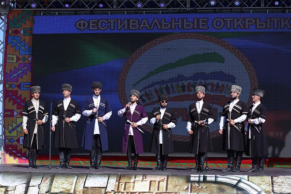 Праздник народного творчества "Каспий - берега дружбы".