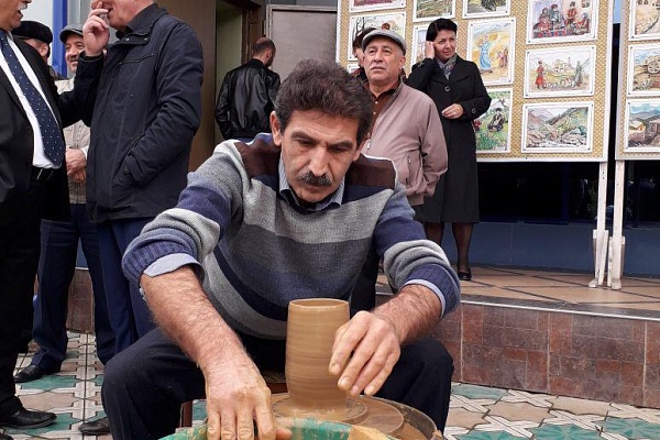 III Республиканский фестиваль национальной песни «Кюринские зори», посвященный 180-летию лезгинского поэта Етим Эмина.
