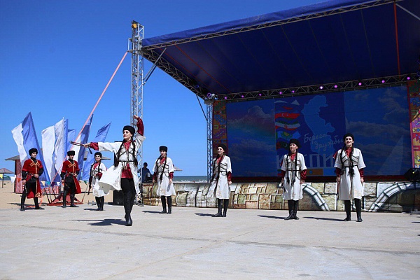 Праздник народного творчества "Каспий - берега дружбы".