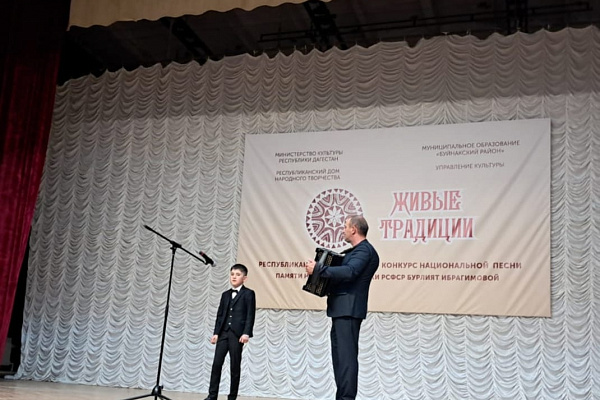 Республиканский фестиваль-конкурс национальной песни «Живые традиции» продолжается