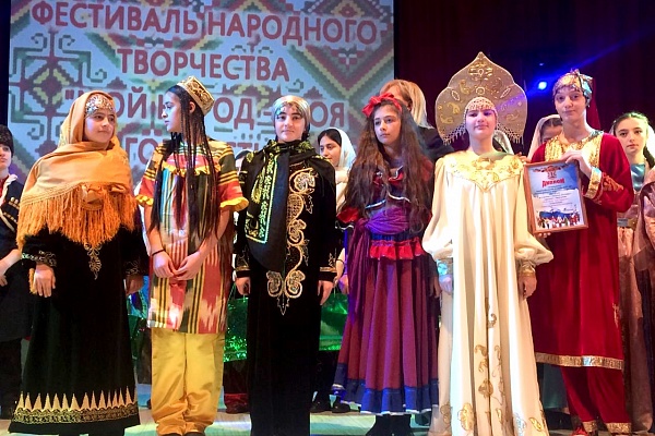 В честь празднования Дня народного единства 4 ноября в зале городского центра культуры города Южно-Сухокумска прошел Фестиваль народного творчества «Мой народ – моя гордость!».
