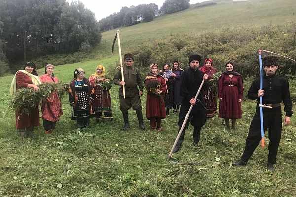 В рамках проекта Министерства культуры РД, Республиканского Дома народного творчества «Творческий десант» с программами выступили народный театр русской песни «Огонек» г.Дагестанские Огни; народный фольклорный ансамбль «Терекеме», ансамбль народных инстру