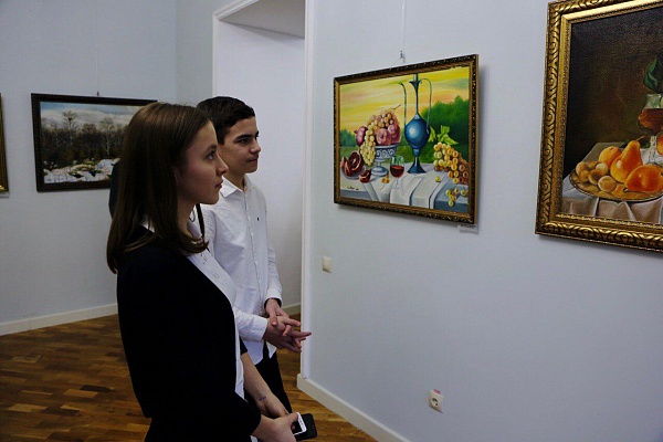 Сегодня в рамках Республиканского проекта "Самородки" открылась персональная выставка самодеятельного художника Рашида Саадулаева «В горах моё сердце».