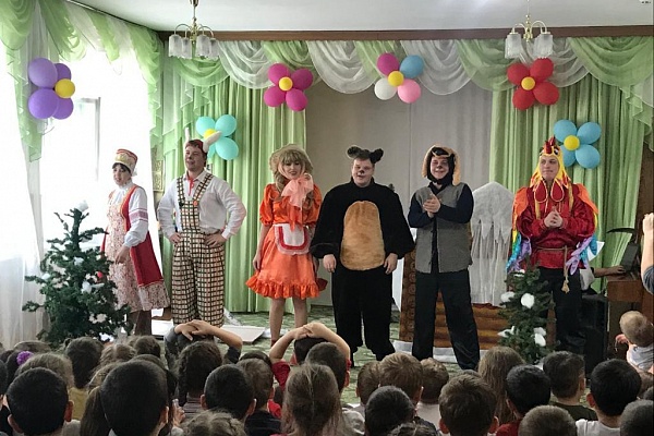 12 марта прошла премьера сказки «Заюшкина избушка».
