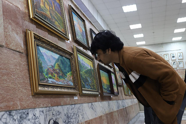 В Махачкале открылась выставка «России посвящается»