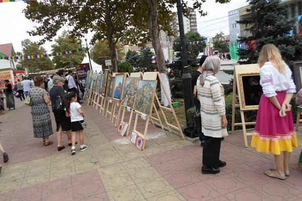 Вернисаж под открытым небом