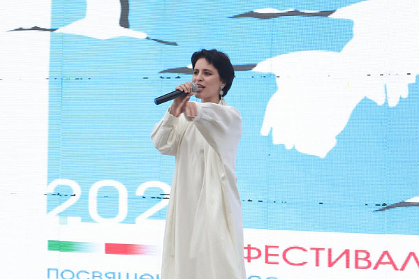 В день юбилея народного поэта Расула Гамзатова состоялся Фестиваль народного творчества «Журавли над Россией»