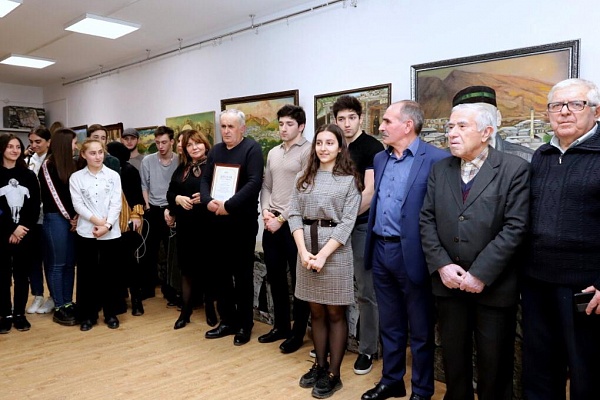 3 февраля в Республиканском Доме народного творчества в рамках проекта «Самородки» состоялось открытие выставки самодеятельного художника Рашида Саадулаева «В горах моё сердце».