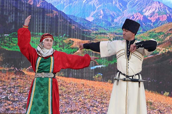 Яркий и колоритный Праздник «Поэзия народного костюма» прошёл в Махачкале 