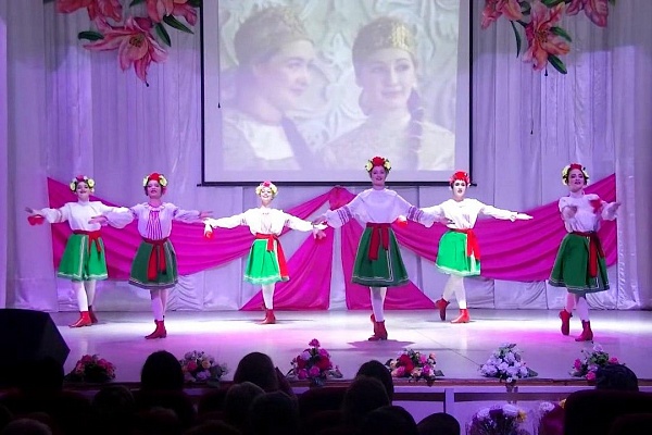 5 ноября в г. Хасавюрте в рамках Года памяти и славы в России состоялся  IX Республиканский фестиваль детского художественного творчества «Дети  гор».