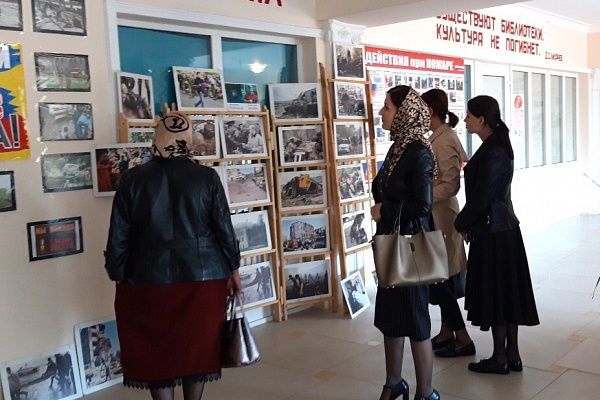 В Центре традиционной культуры   при МКУ «Управление культуры и искусства» МР «Каякентский район» со 2 ноября открыта республиканская передвижная фотовыставка «Мы за мир, за единую Россию», «Кровавый след терроризма».