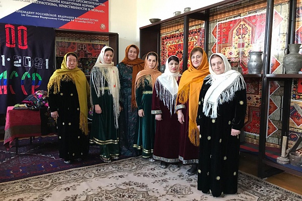В Центре культуры Сергокалинского района прошел мастер- класс по Мюрегинской вышивке